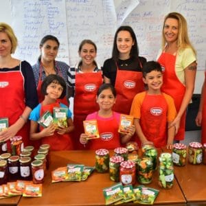 Bunătăți pentru cămară și noi deprinderi de viață pentru copiii din organizația SOS Satele Copiilor România