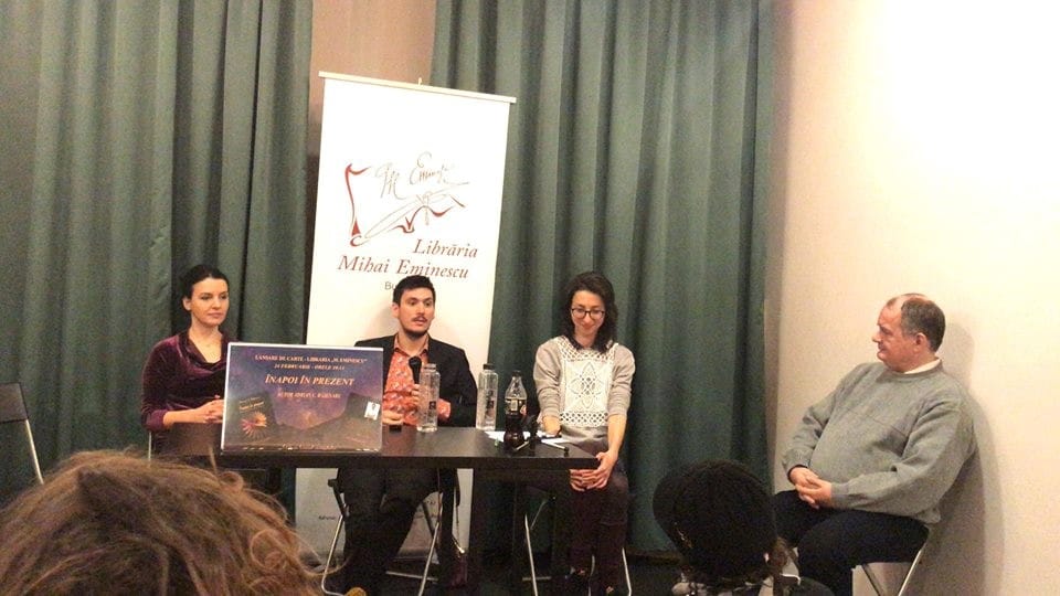 Lansarea cărţii „Înapoi în prezent” – un succes Lansarea cărţii „Înapoi în prezent” – un succes