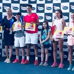 Jucători români, în finalele de dublu ale turneului Dr. Oetker Junior Trophy, atât la băieţi, cât şi la fete