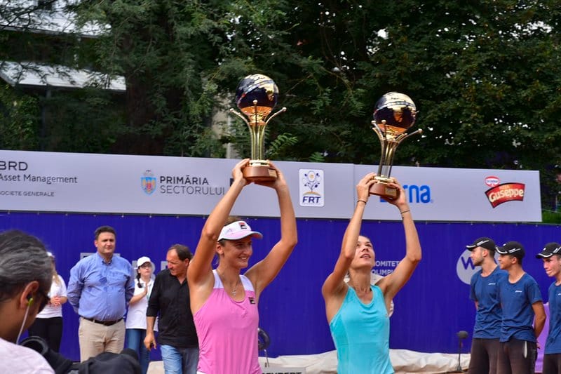 Perechea Begu/ Mitu a câştigat BRD Bucharest Open. Evantaie şi pălării pentru spectatorii de la arenele BNR
