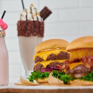 Premieră mondială: Steak Burger cu foiță de aur