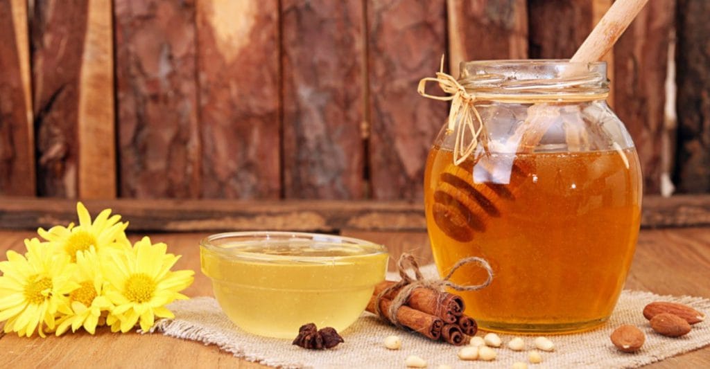 Miere cu scorțișoară – remediu naturist pentru 20 boli și afecțiuni