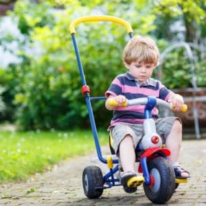 5 lectii de viata pe care copilul tau le invata cu ajutorul unei triciclete