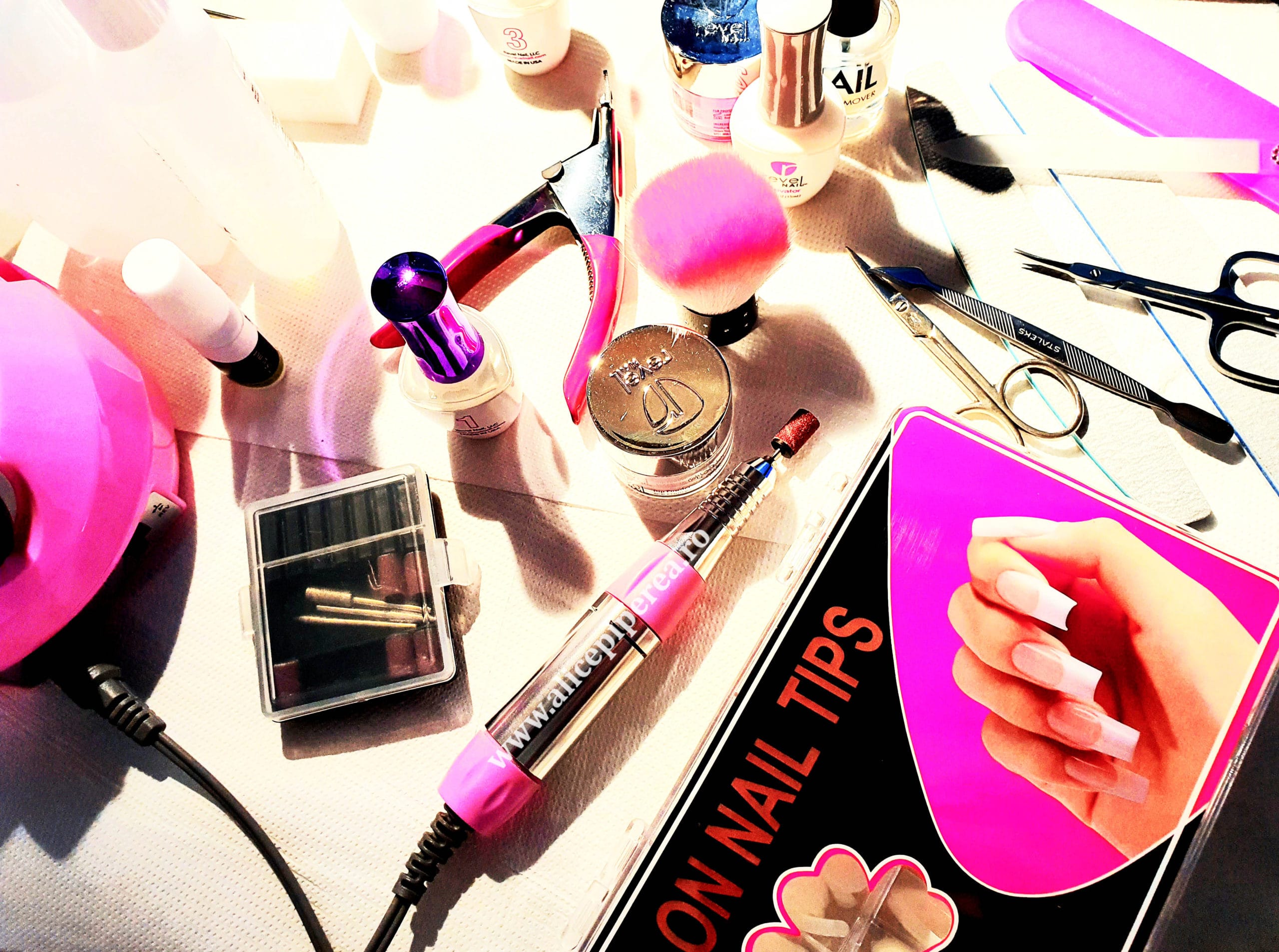 Știai de manichiura Dipping Powder? – Beneficiile manichiurii Dipping Powder, acum și pe unghiile tale!