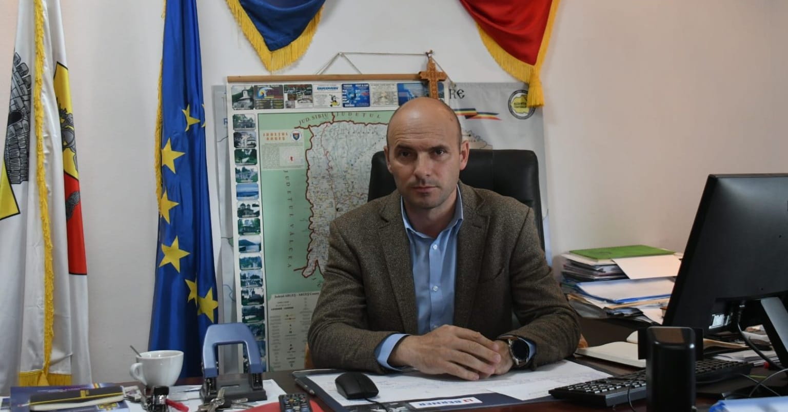 (VIDEO) Primarul Gheorghe Voicu a aplicat cu succes standardele de protecție împotriva răspândirii COVID-19 în comuna Bârla