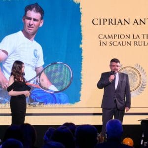 Interviu cu multiplul campion naţional la tenis de câmp ȋn scaun rulant, Ciprian Anton, premiant al Galei Trofeelor Alexandrion: «M-am simţit onorat să fiu pe aceeaşi scenă cu nume mari ale sportului. Participarea la astfel de evenimente ȋmi dă puterea să lupt mai departe şi să imi doresc să fac mai mult»