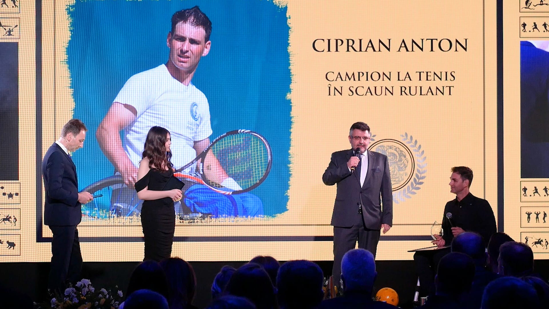 Interviu cu multiplul campion naţional la tenis de câmp ȋn scaun rulant, Ciprian Anton, premiant al Galei Trofeelor Alexandrion: «M-am simţit onorat să fiu pe aceeaşi scenă cu nume mari ale sportului. Participarea la astfel de evenimente ȋmi dă puterea să lupt mai departe şi să imi doresc să fac mai mult»