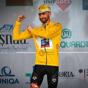 Nikodemuas Holler, câștigătorul tricoului galben, oferit de Fundația Alexandrion, în prologul Turului Ciclist al Sibiului: „Sunt primul câștigătorul al unui tricou galben important după criza provocată de COVID-19. Nu este rău, nu?”