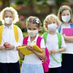 Prima zi de școală începe cu incertitudini și temeri. Cum le putem depăși apeland la remediile florale Bach