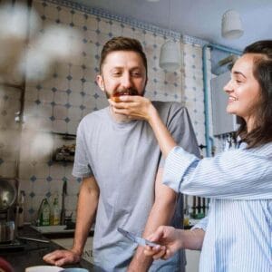 Mâncarea pe care o consumi îți poate afecta relația cu persoana iubită! Află DE CE!