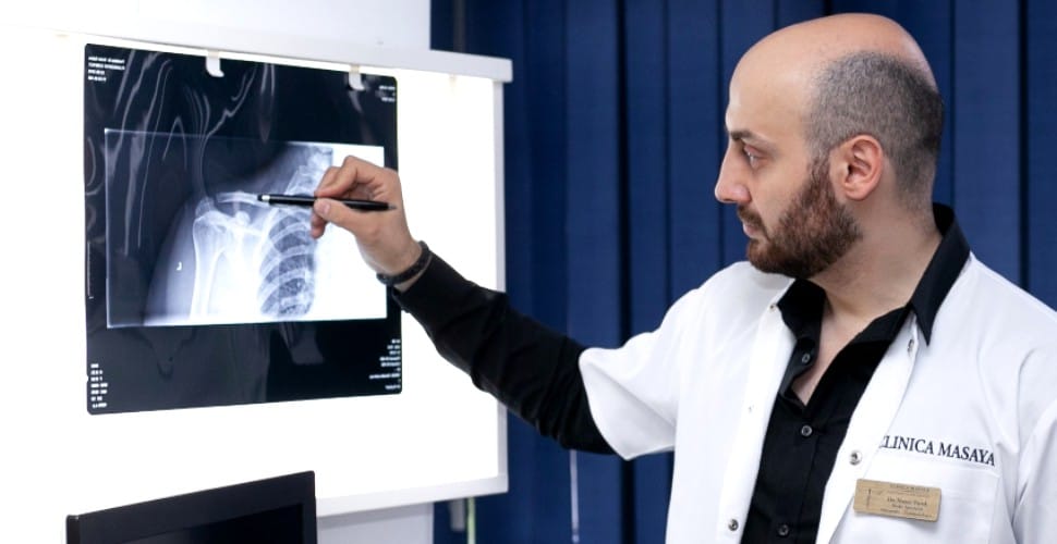 Capsulita adezivă – ce este și cum se tratează? Explică dr. Tarek Nazer, ortoped