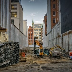 De ce să îţi construieşti o casă nouă, în loc să investeşti într-una foarte veche?