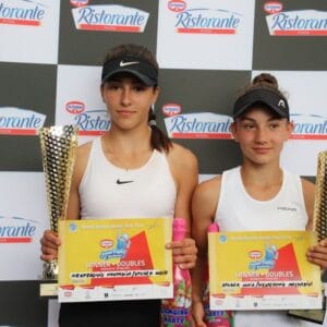 Eva Ionescu (simplu) și Andreea Komarov (dublu) au acces până în finalele Dr. Oetker Junior Trophy
