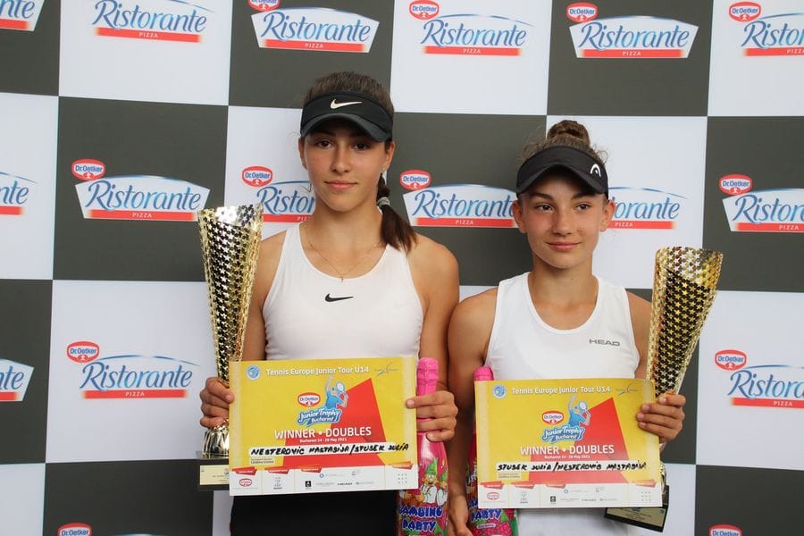 Eva Ionescu (simplu) și Andreea Komarov (dublu) au acces până în finalele Dr. Oetker Junior Trophy