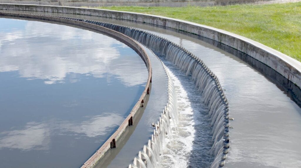 Cum asiguri un trai sustenabil generaţiilor viitoare prin tratarea apelor uzate