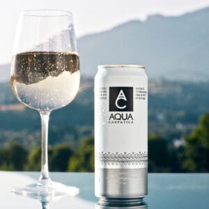 Gustul purității cinstește șprițul românesc. Noua AQUA Carbo la doză de 330 ml