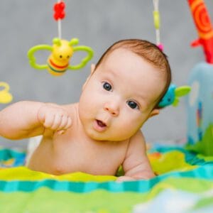 Sfatul bekid.ro: jucării recomandate pentru bebelușii de la 0-6 luni