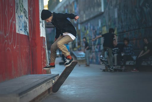 Încercările tinereții: cum se raportează adolescenții lui 2022 la vicii și când este cazul să te îngrijorezi în calitate de părinte