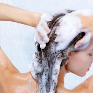 Iata cum folosesti corespunzator un sampon psoriazis!