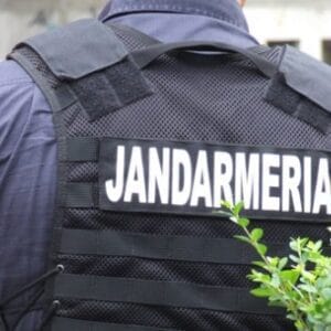 Jandarmeria a ţinut cu forţa presa și mai mulți copii închişi în incinta stadionului din Craiova