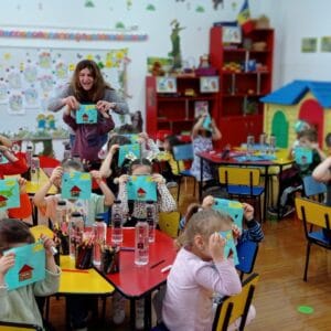 Copii, educatori şi terapeuţi susţin un spaţiu extins, curat si expansiv prin “Focus to Green-Eco-life”