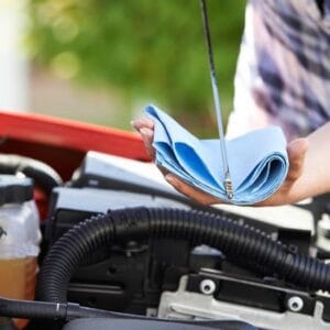 Cum intretinem masina? Bateria auto, placutele de frana rulmentii si conduita, o parte importanta din proces