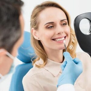 Cum te poate ajuta un serviciu de stomatologie  precum implantul dentar sa fii mai increzatoare?