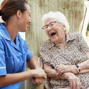 Cauti un job ca ingrijitoare pentru persoane varstnice in Germania? Iata de ce sa colaborezi cu EPS-Jobs.ro