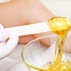 Epilarea cu ceară, o metodă care sfidează timpul