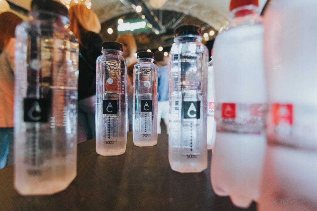 Aqua Carpatica, mereu la înălțime! În ce aeroporturi sunt disponibile produsele Aqua
