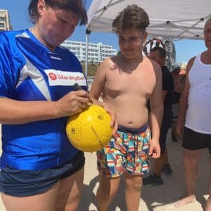 Actiunea “mingi pentru suporteri” din nou la mare !