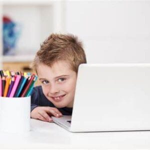 Pro sau contra introducerii calculatoarelor în viața copilului?