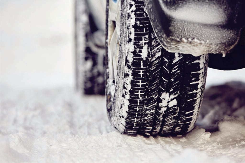 Anvelope de Iarnă: Siguranță pe Drumurile de Iarnă
