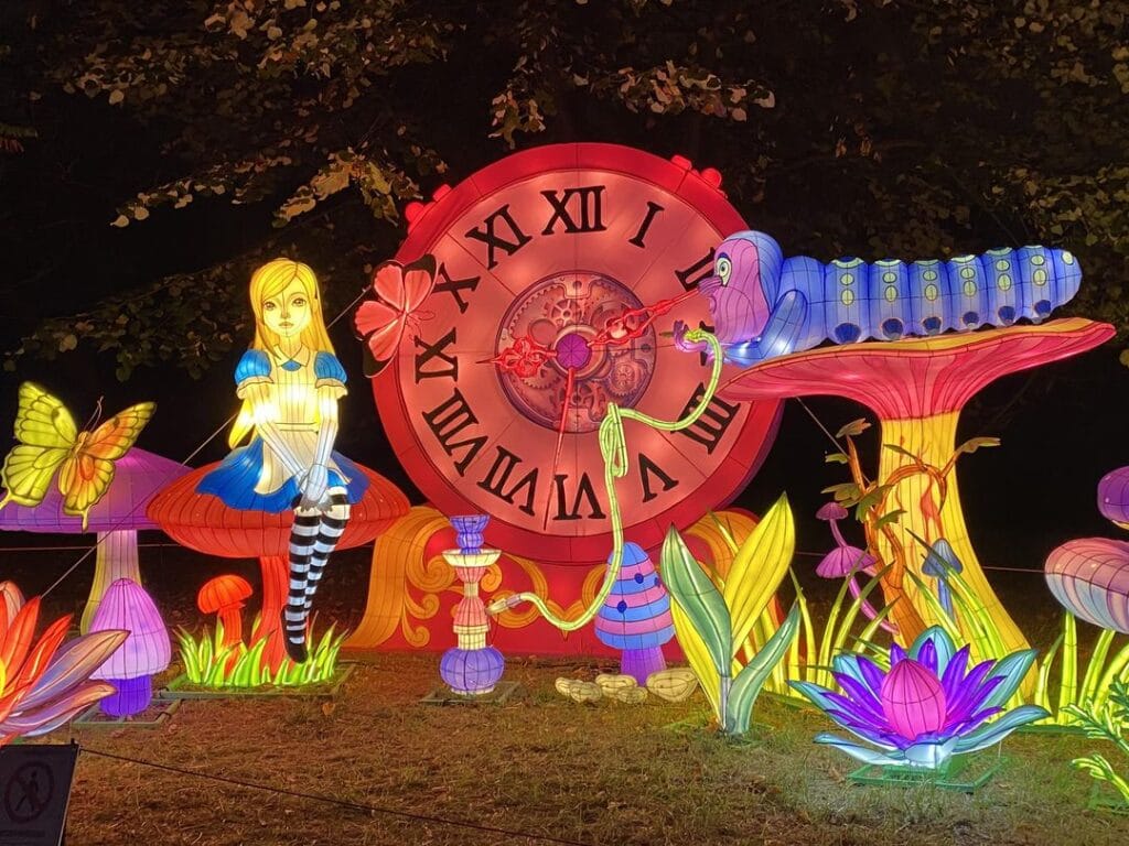 Expoziție de lumini decorative “Alice în țara minunilor”, la Grădina Botanică