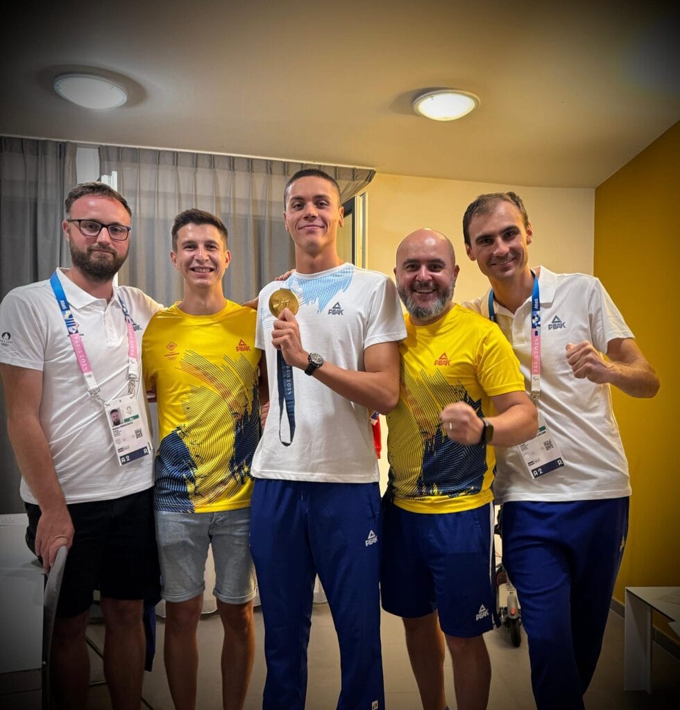 David Popovici are alături echipa Kinetofit, condusă de Dragoş Luscan David Popovici are alături echipa Kinetofit, condusă de Dragoş Luscan