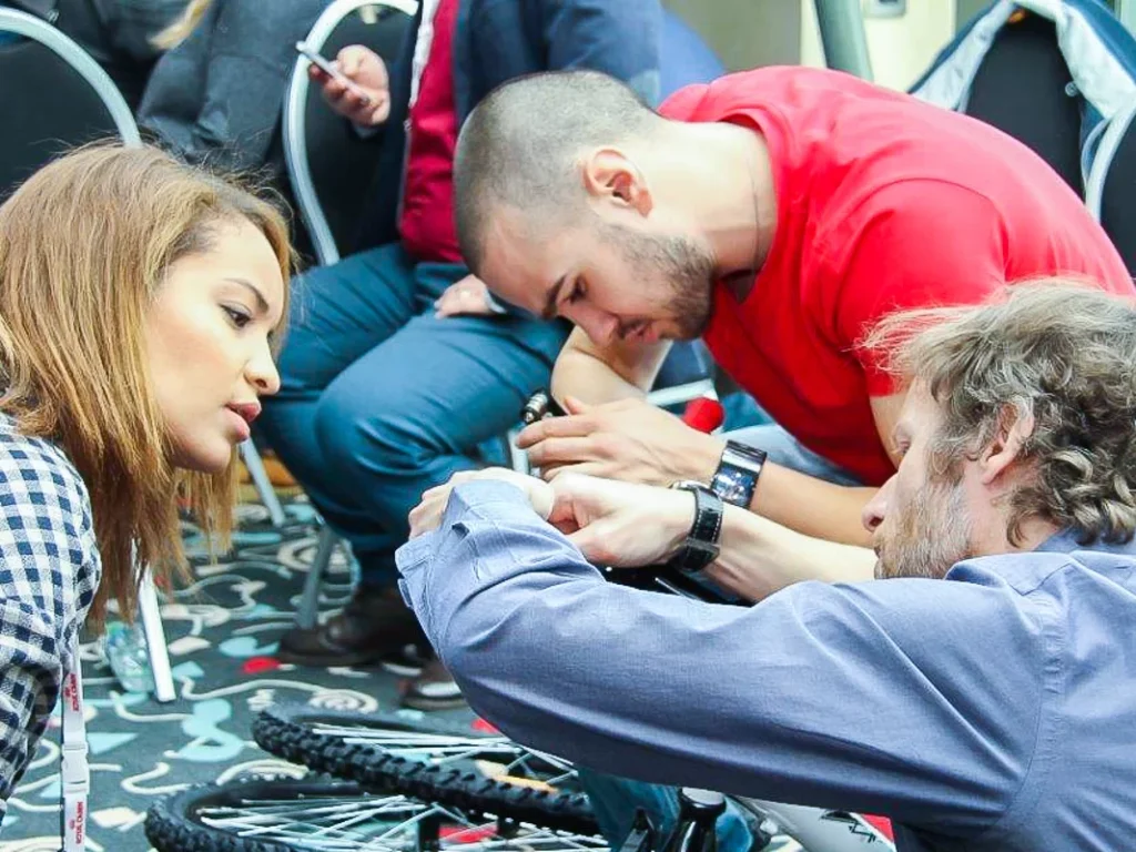Cele mai bune modalități de a-i face pe oameni să coopereze Cele mai bune modalități de a-i face pe oameni să coopereze