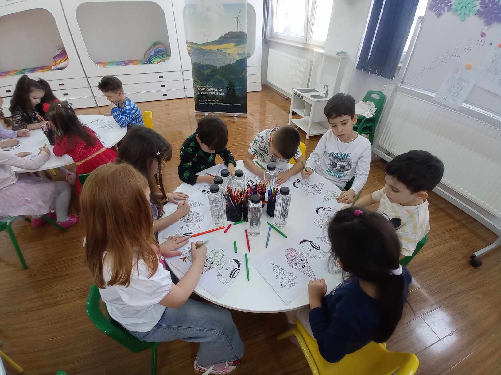 Copiii inventatori #focustogreenecolife. De la instalații luminoase, la căști și rețete de înghețată