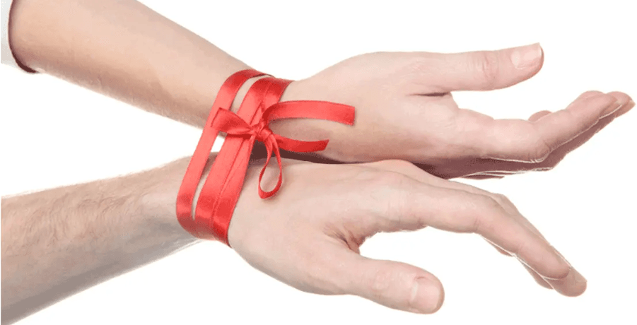 Co-dependenţă sau o stare de acceptare asumată? Reţete pentru a fi ȋmpăcat cu tine ȋnsuţi