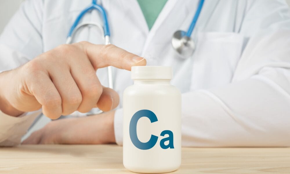 Au mai mult calciu decât laptele! 9 alimente care îți fortifică oasele