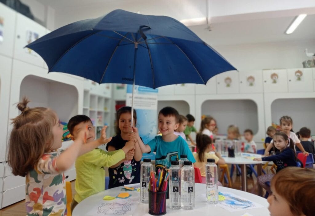 Umbrela emoțiilor și hidratarea corectă la „Ape curate asumate”