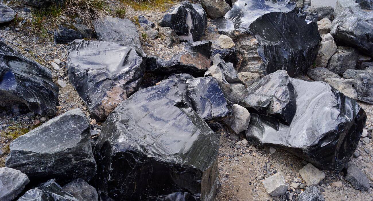 Obsidianul, pentru alinierea centrelor energetice ale corpului