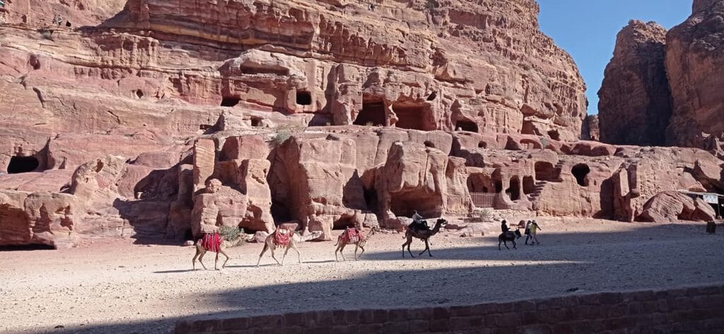Centrează-te prin meditaţie. Acceptă-ţi viaţa, fii autentic, sincer