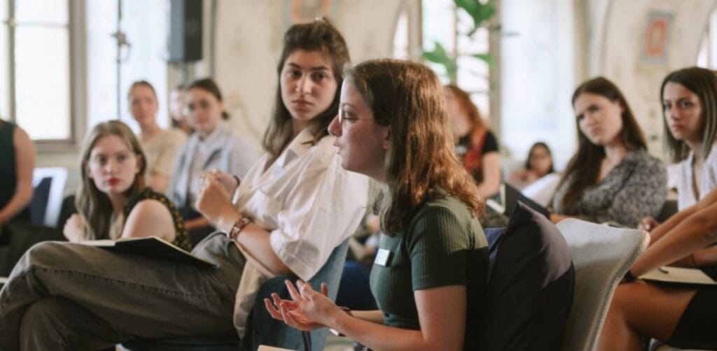 Cum îți cultivi abilitățile de leadership încă din anii de școală