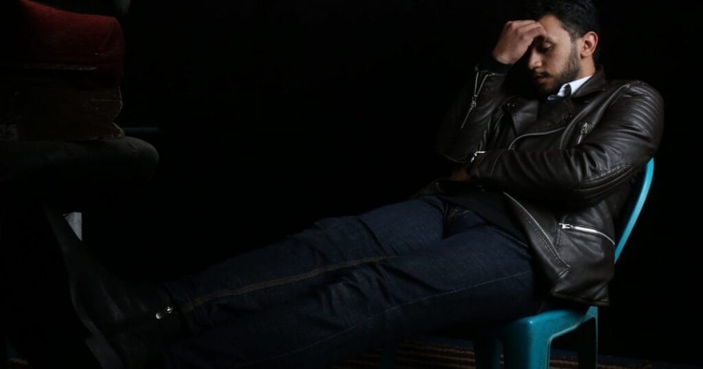 Observă gândurile și emoțiile, detașează-te și nu judeca