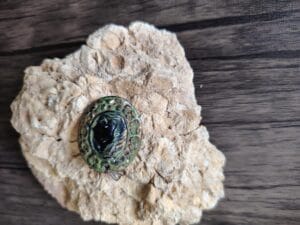 Vezuvianitul poartă energie pozitivă oriunde te-ai afla