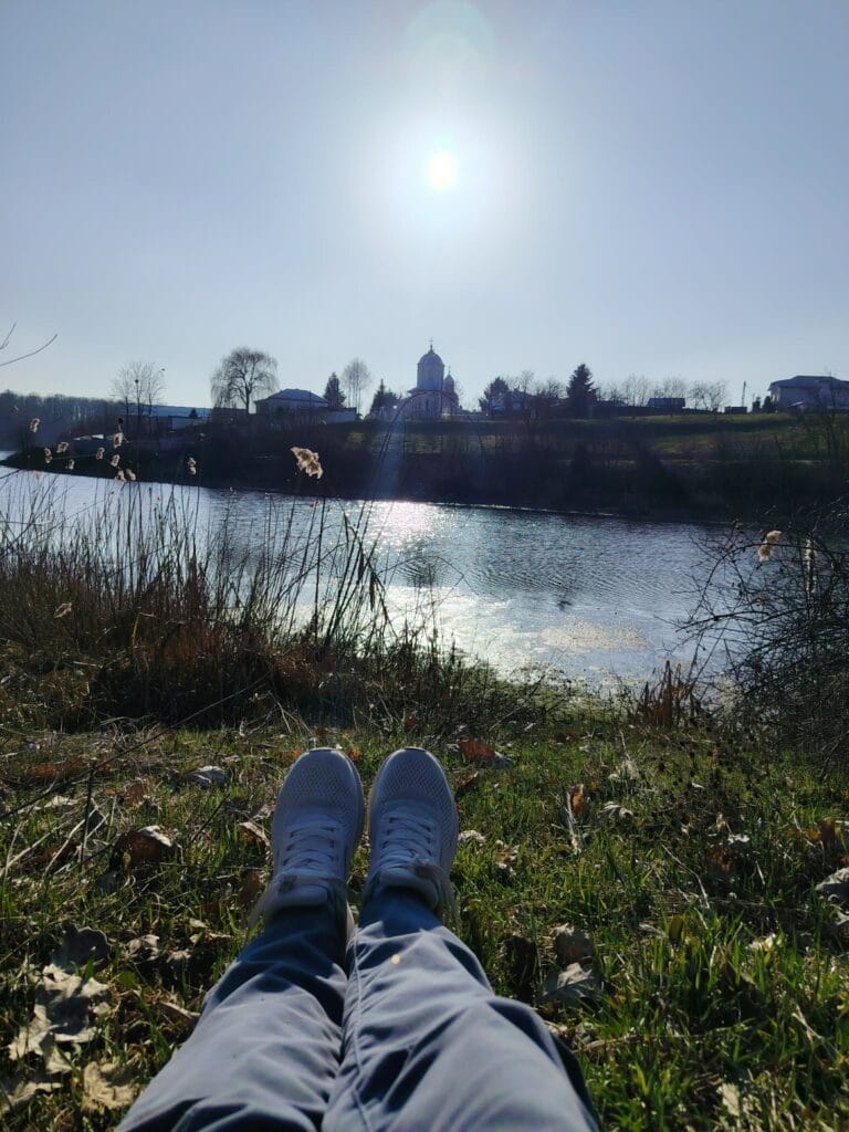 Cu ce se „mǎnȃncǎ” de fapt compasiunea? Cȃteva sugestii simplu de aplicat