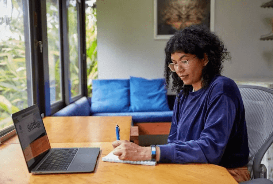 Fă-ți ziua mai plăcută și mai productivă. Cum limitezi distragerile