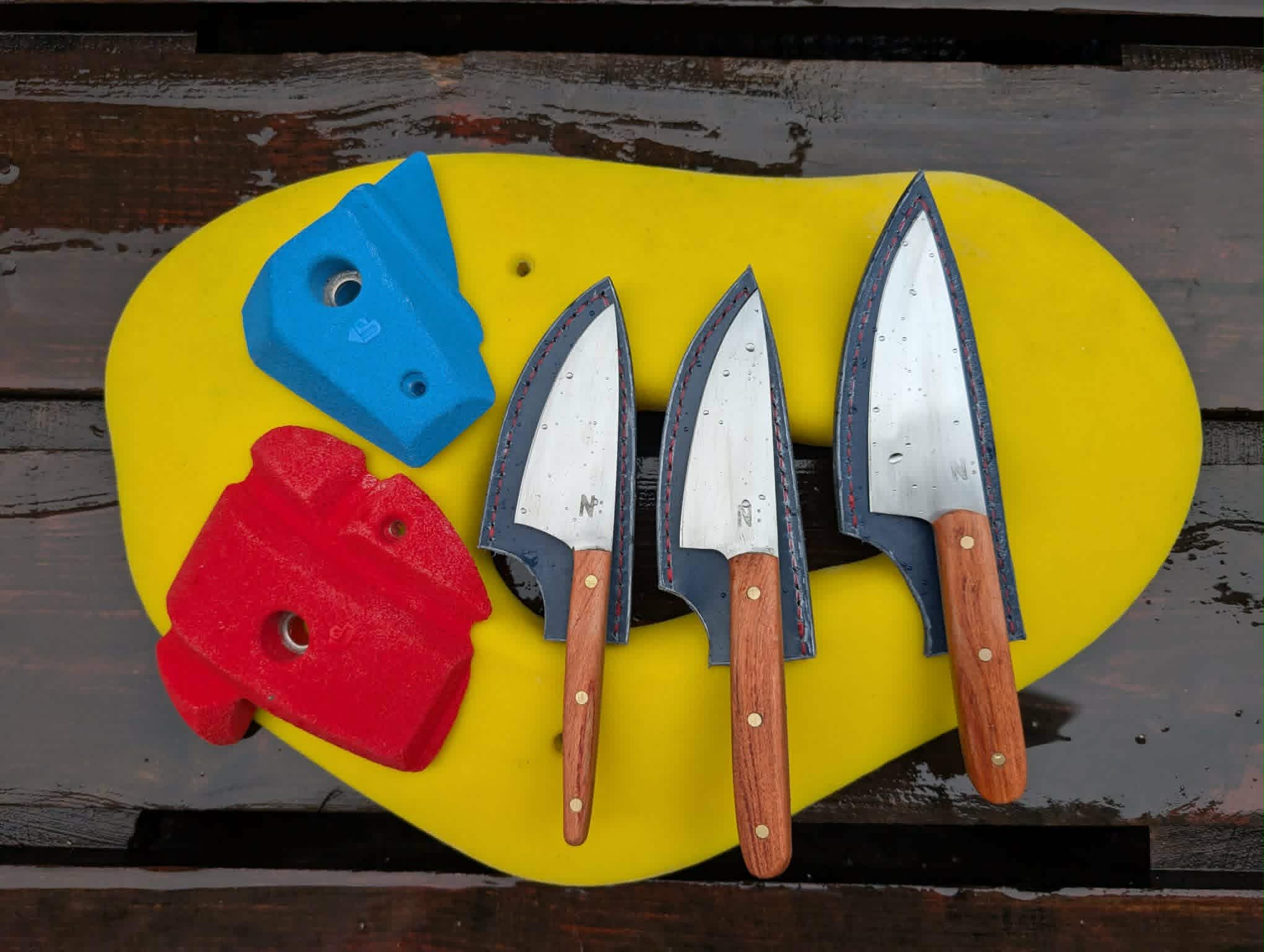 Pregătirea pentru grătarul de 1 Mai începe cu … cel mai bun cuțit artizanal