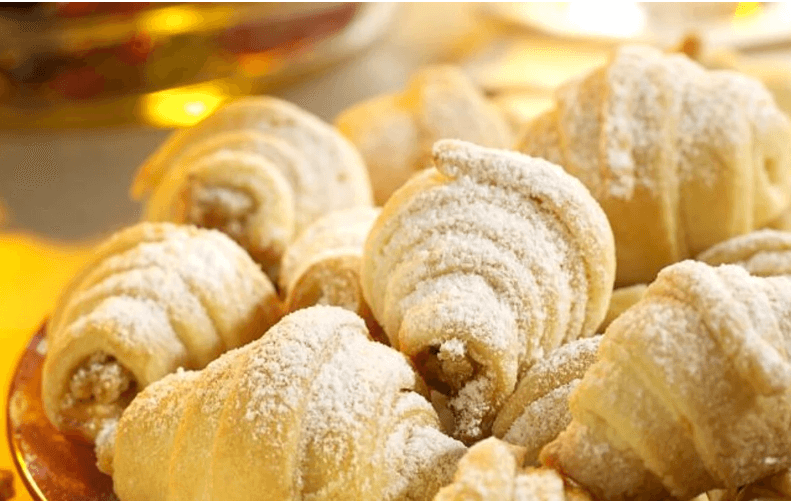 Cum faci cele mai fragede cornulețe de post cu apă minerală și gem