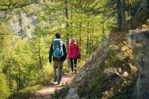 Jacheta pentru drumeția montană, un aliat confortabil, care te face să te simți bine